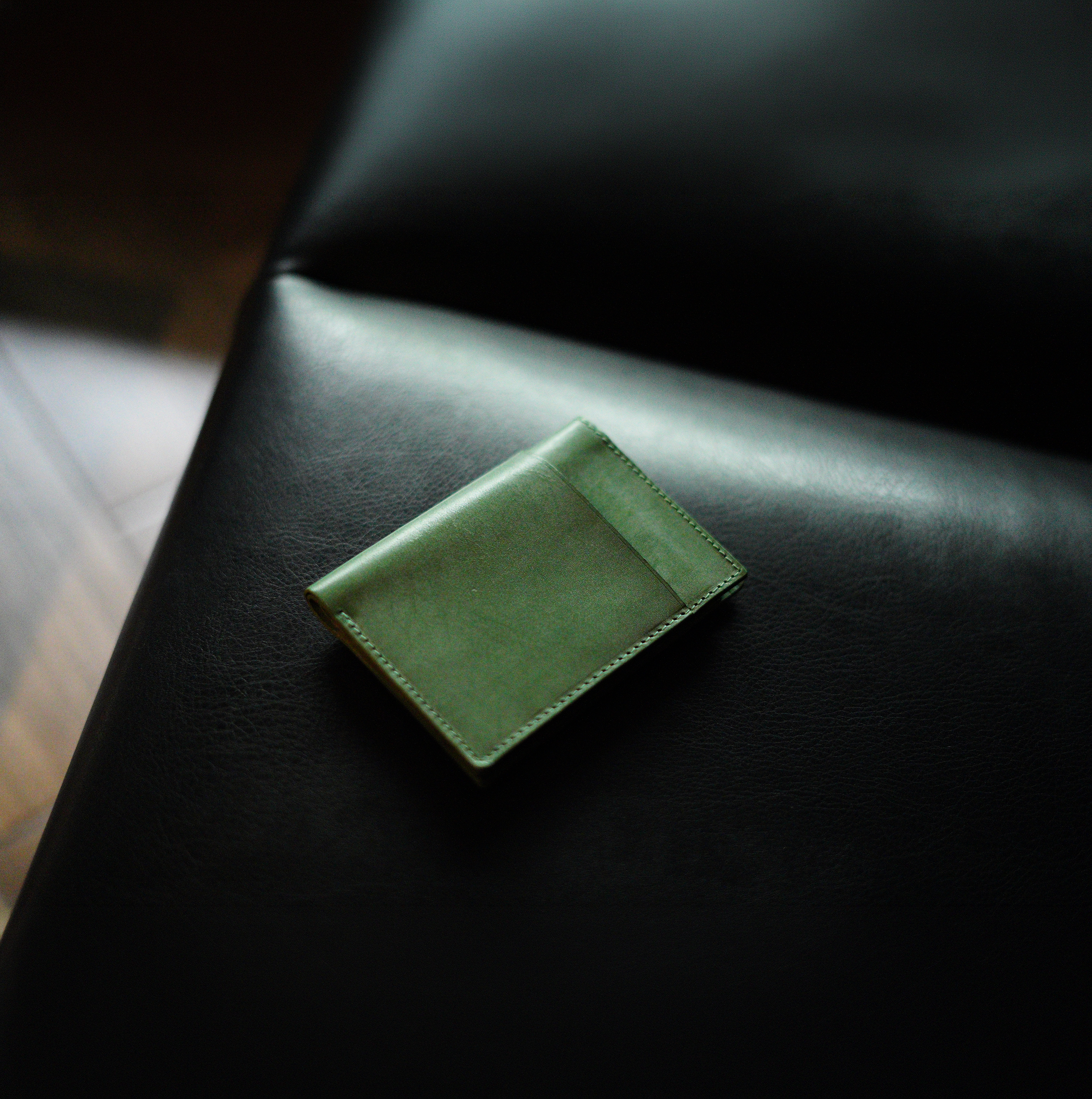 【比較画像あり】新品よりも美しい。6ヶ月育てた革財布のビフォーアフターが凄かった